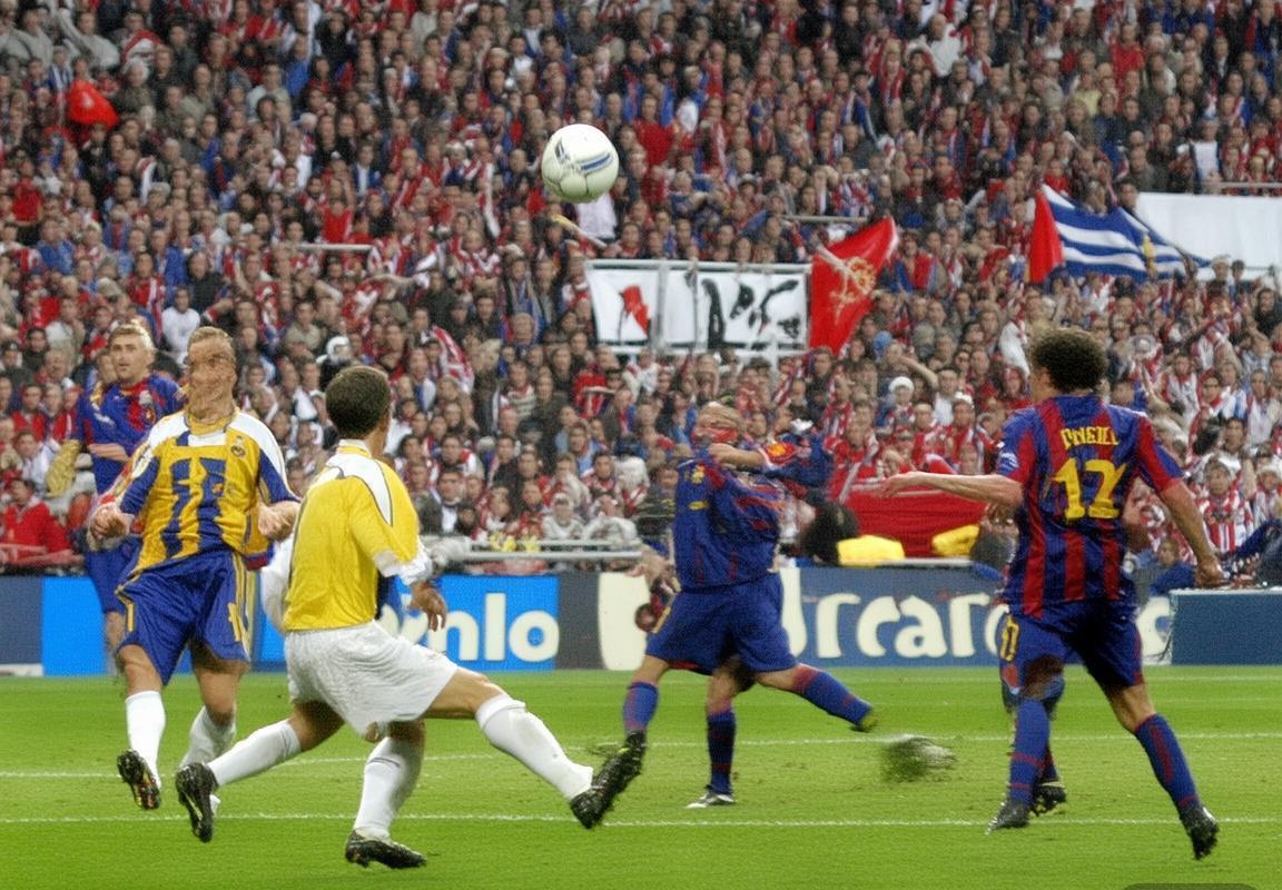 2002年国家德比：皇马巴萨巅峰对决回顾